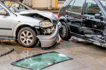 Unfallfahrzeuge von Autoverwertung H&S Naumann GbR Inh. Steven & Hans-Joachim Naumann in Bad Lauchstädt/ OT Schafstädt